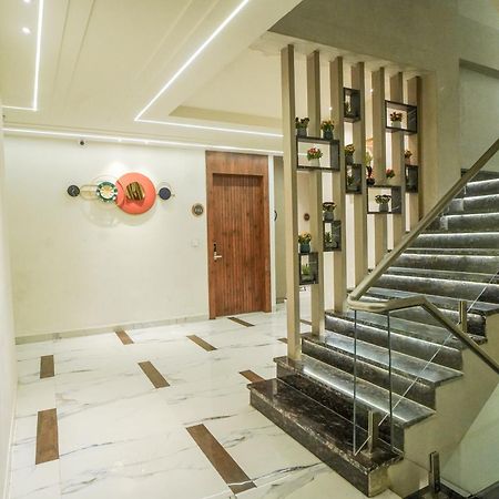 Familia Hotel And Banquets 勒克瑙 外观 照片