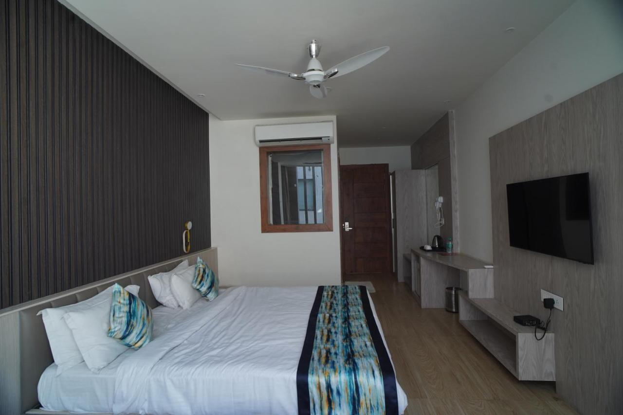 Familia Hotel And Banquets 勒克瑙 外观 照片