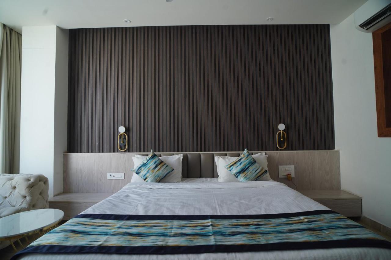 Familia Hotel And Banquets 勒克瑙 外观 照片