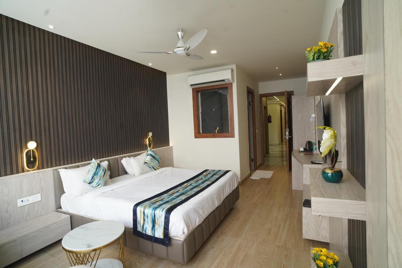 Familia Hotel And Banquets 勒克瑙 外观 照片