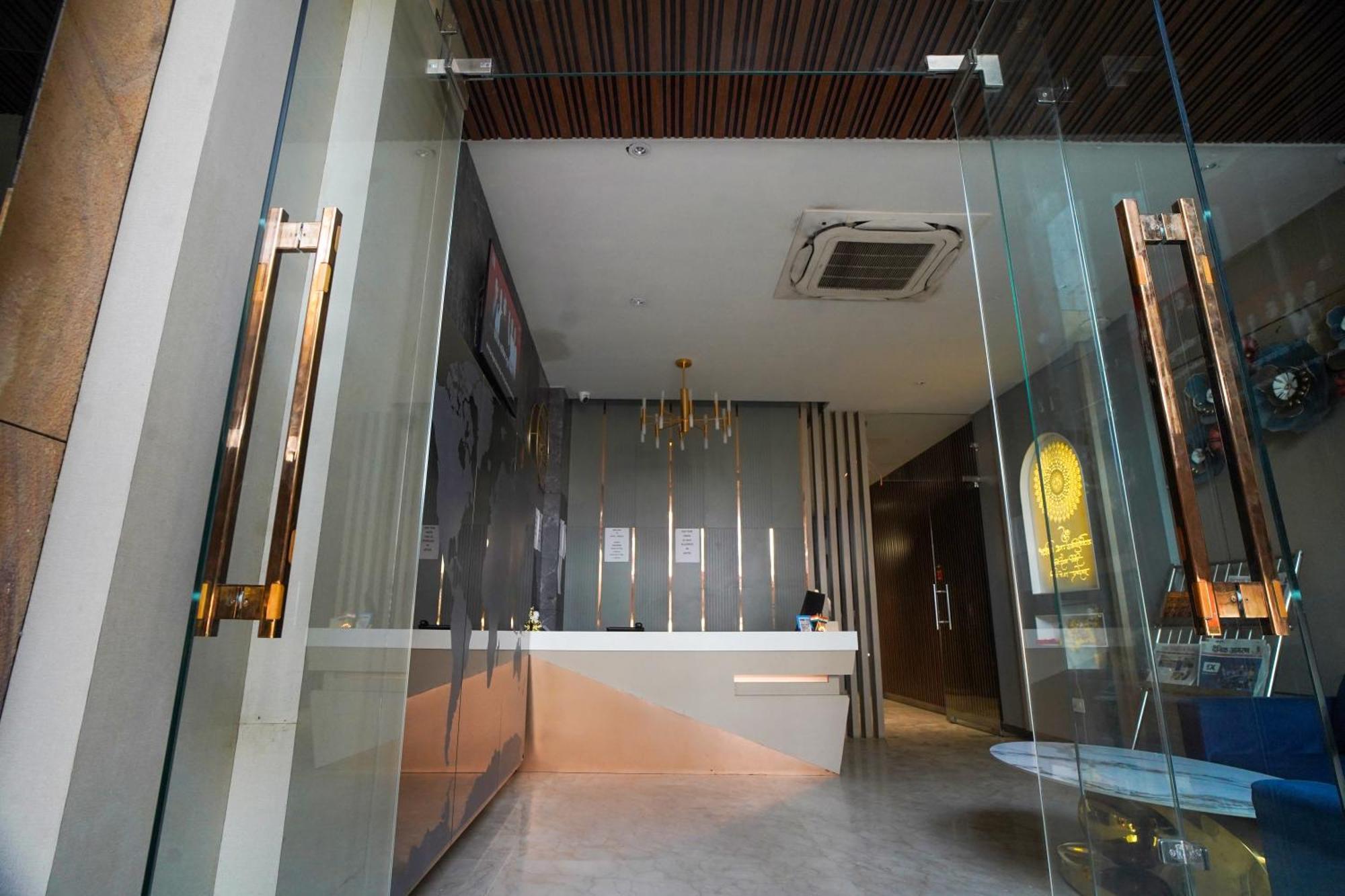 Familia Hotel And Banquets 勒克瑙 外观 照片