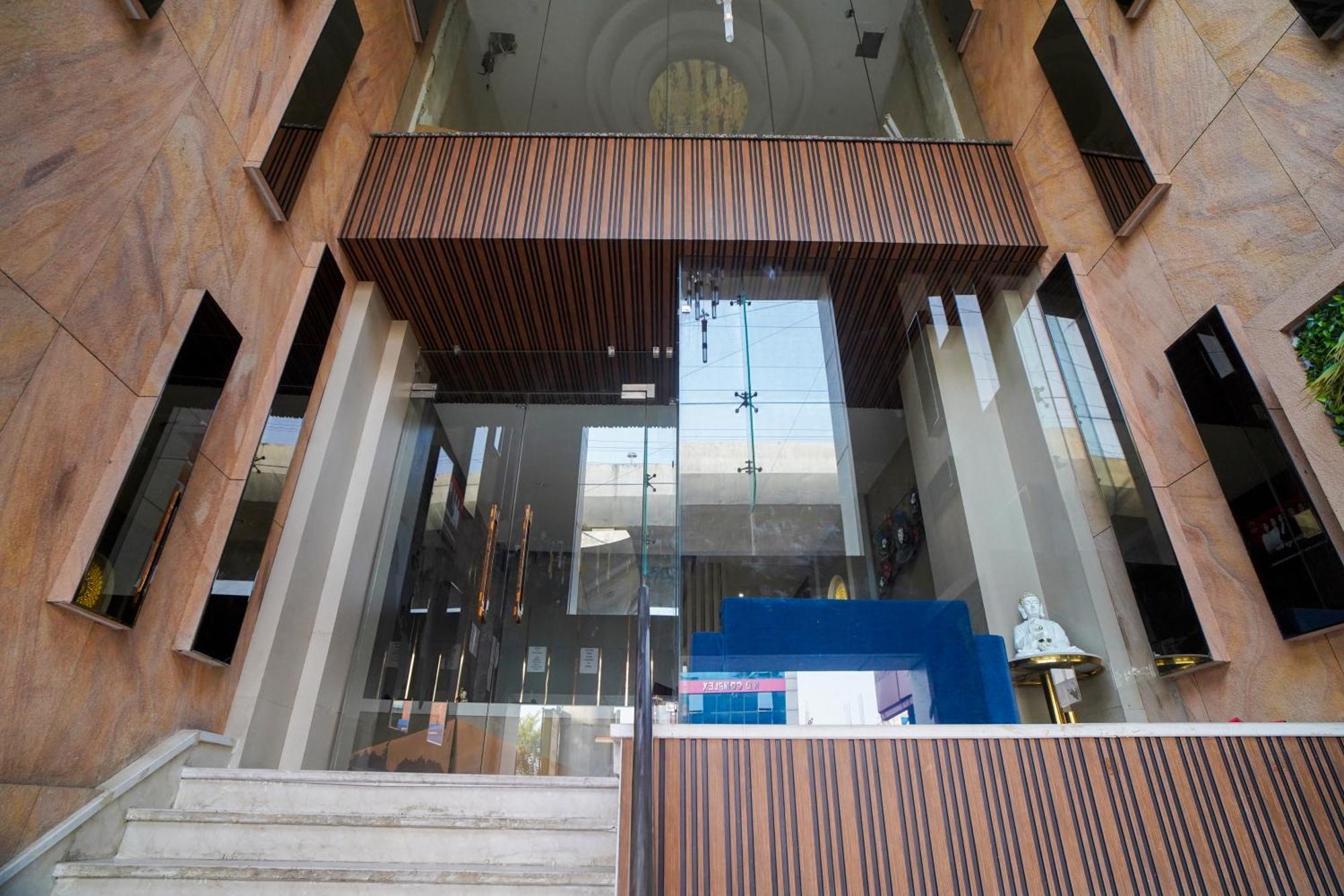Familia Hotel And Banquets 勒克瑙 外观 照片