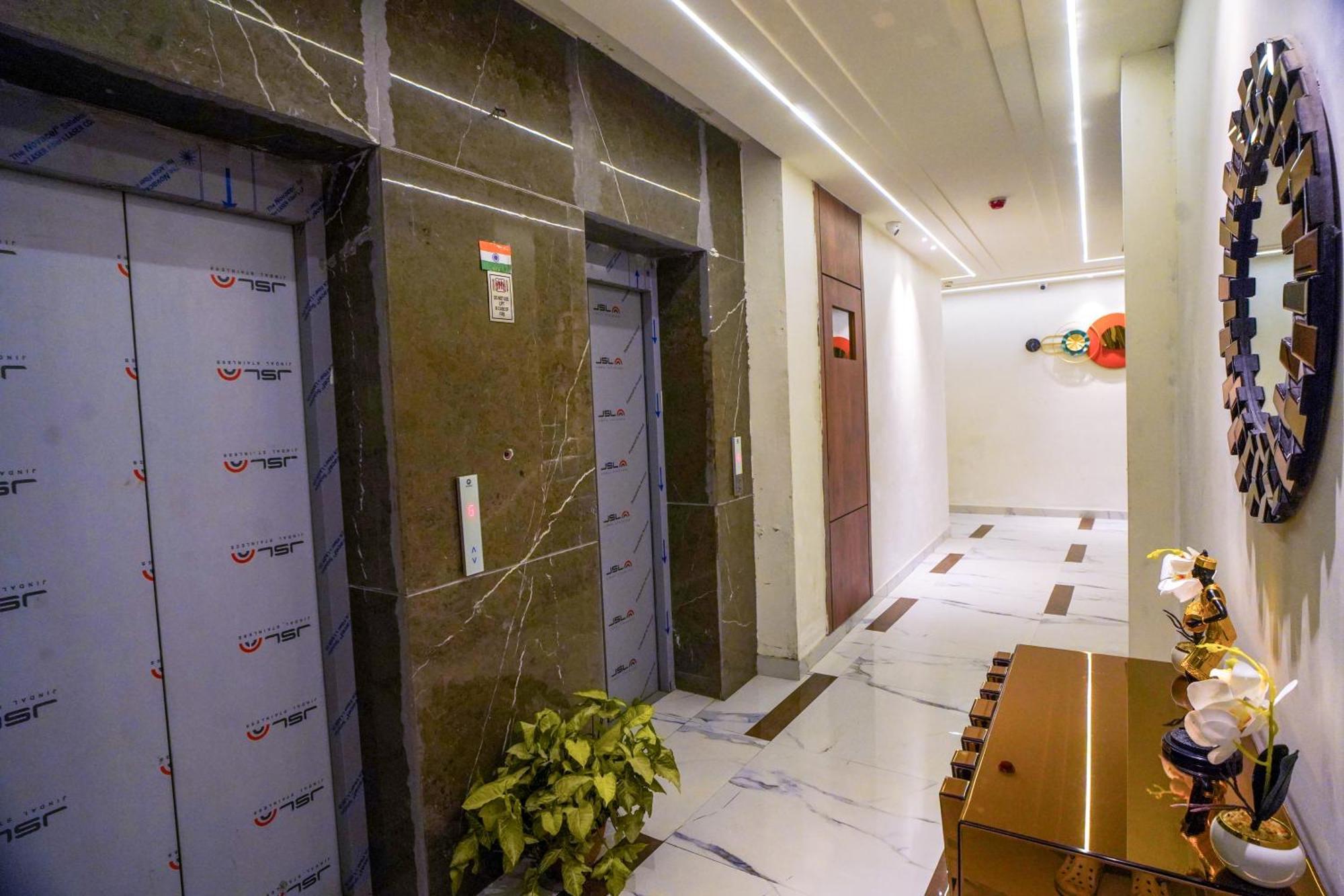 Familia Hotel And Banquets 勒克瑙 外观 照片