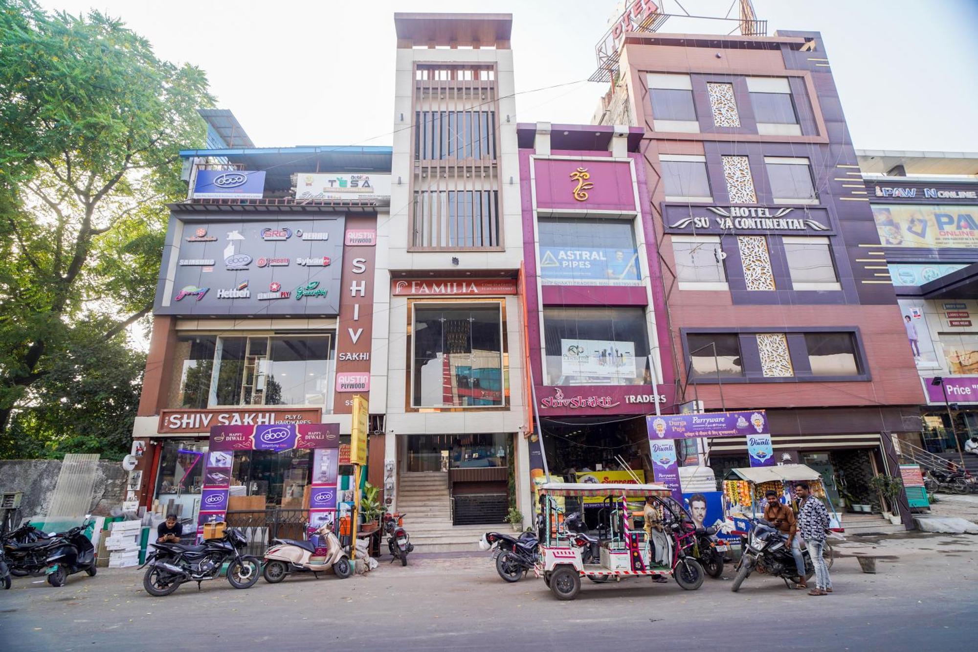Familia Hotel And Banquets 勒克瑙 外观 照片