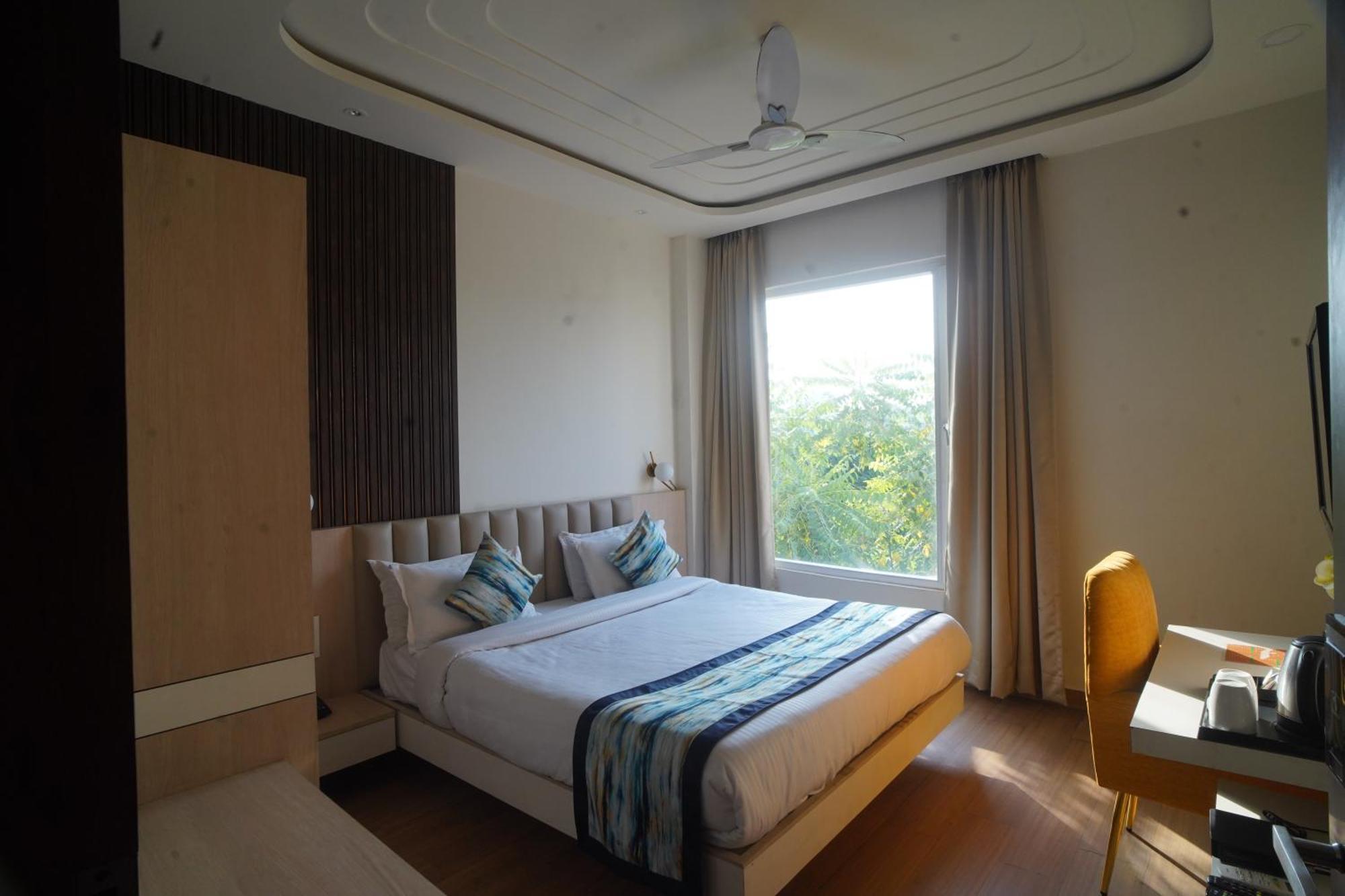 Familia Hotel And Banquets 勒克瑙 外观 照片